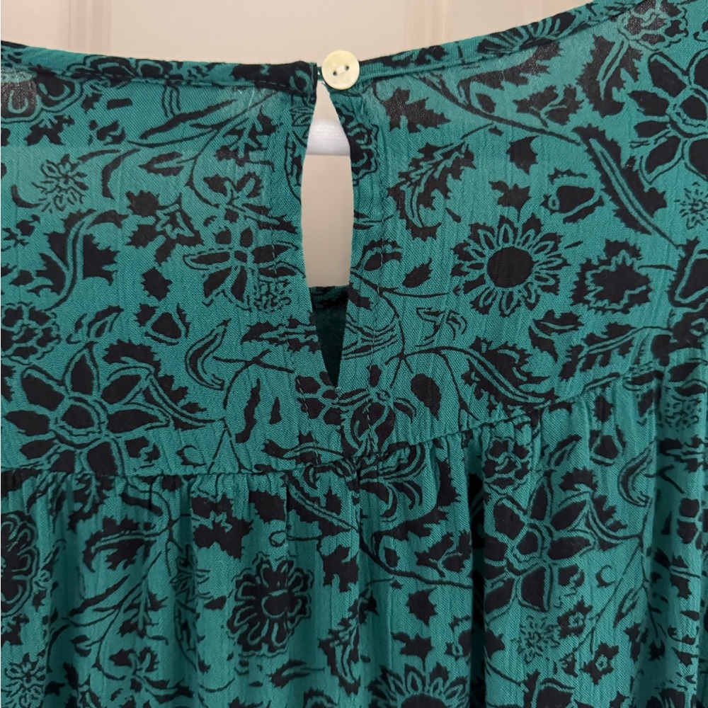 Knox Rose long sleeve, flowy green and black top - Picture 5 of 7